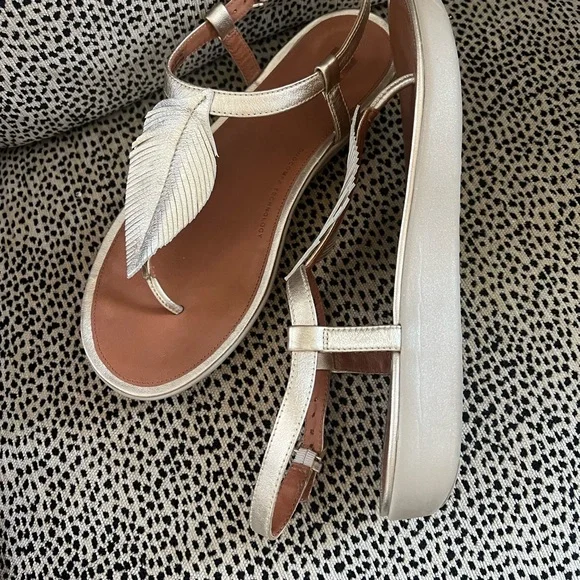 Fitflop Elegant Leaf-Embellished Sandals Size 9 - Picture 3 of 6